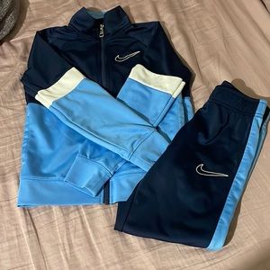Kids Nike running suit size 7L